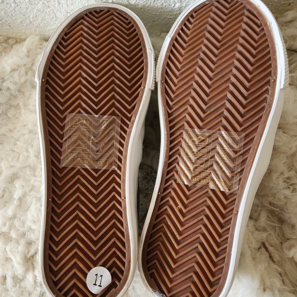 Shoes - Picture 3 of 5